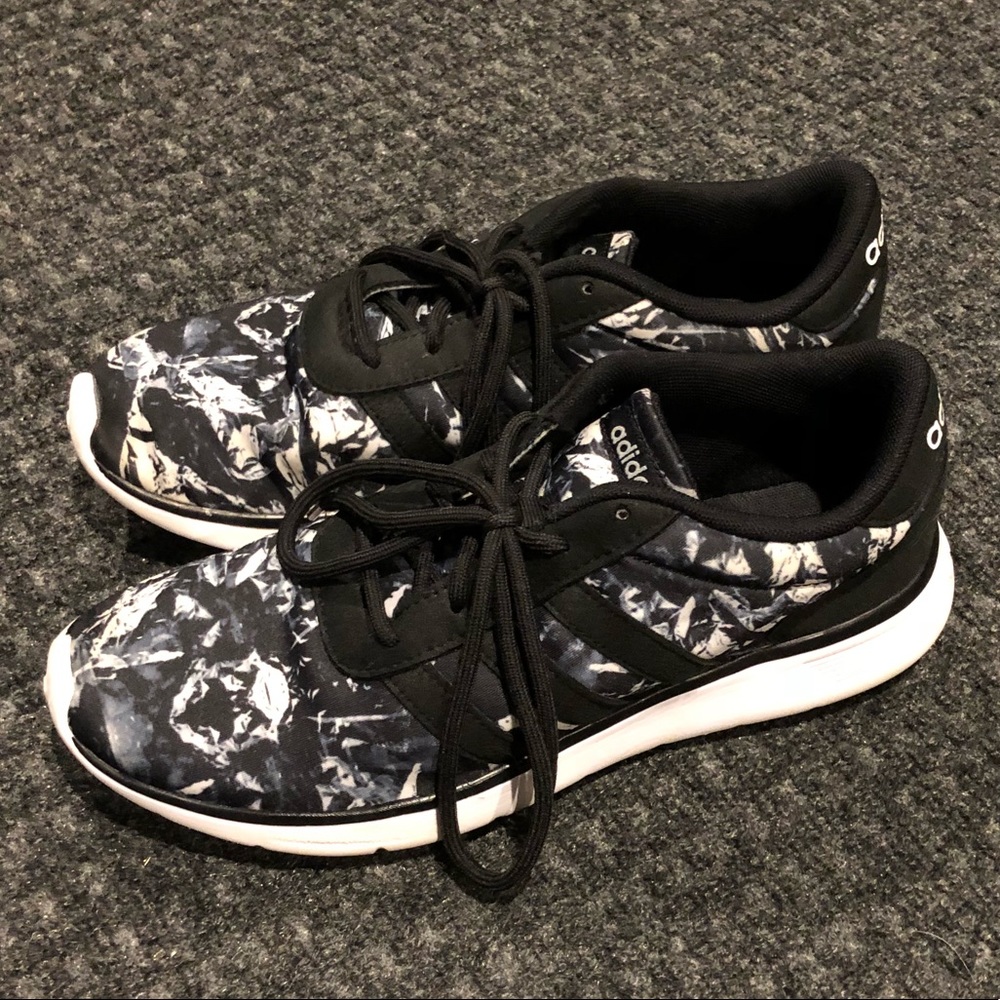 Adidas black and white tennis shoes